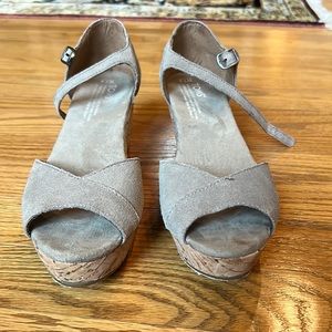 Tan Tom’s Wedge sandal